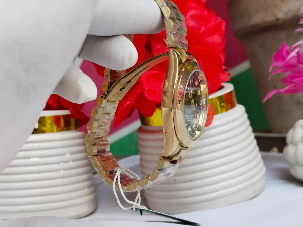 Royal Gold X Black β Mirror Shine, Bold Presence