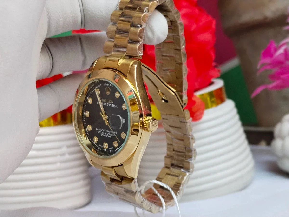 Royal Gold X Black – Mirror Shine, Bold Presence